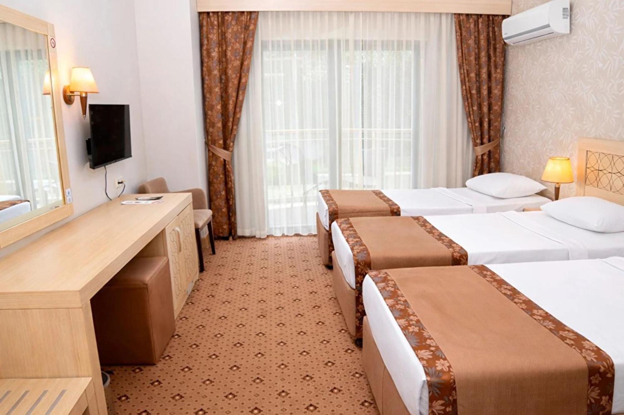 Standard Triple Room,1742734839:JPEG