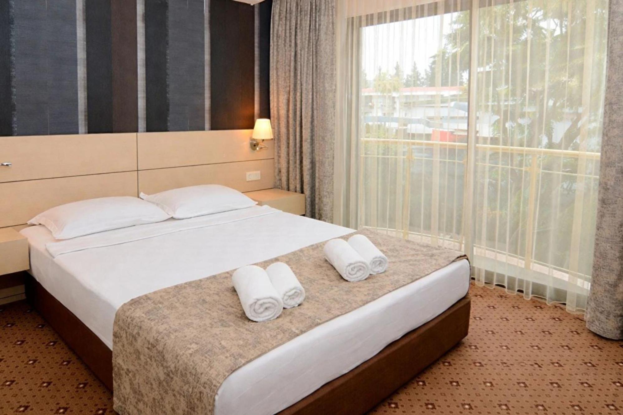 Double Room,1742734899:JPEG